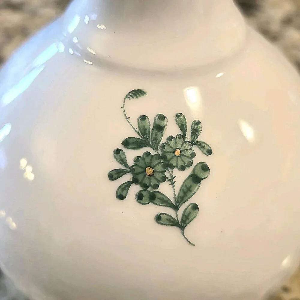 Herend Hungary Porcelain Chinese Bouquet Green 8” Vase Hand Painted w/ Gold Trim - Picture 6 of 8